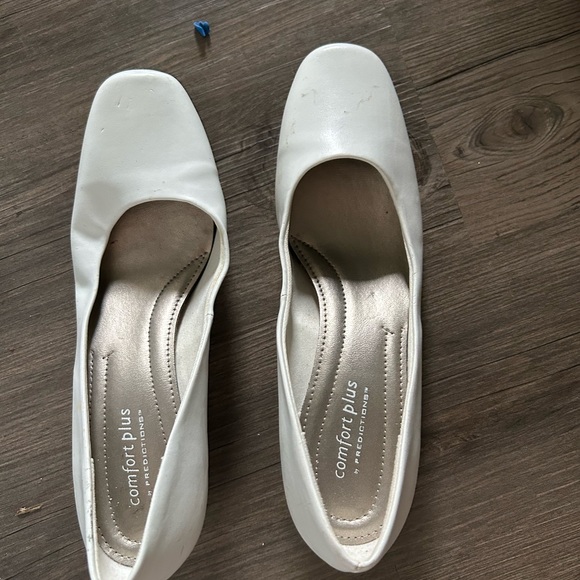 Predictions comfort plus white size 8 . Worn one time - Picture 2 of 2